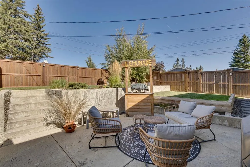 1240 Mapleglade Crescent SE