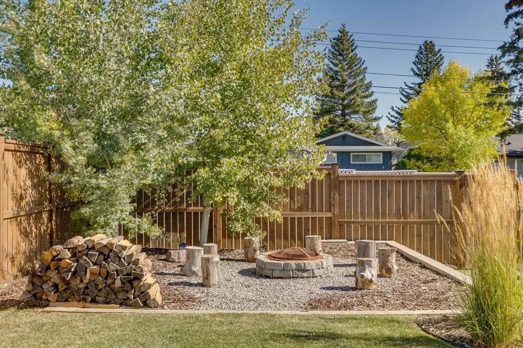 1240 Mapleglade Crescent SE