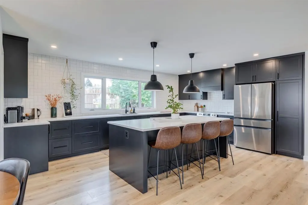 1240 Mapleglade Crescent SE