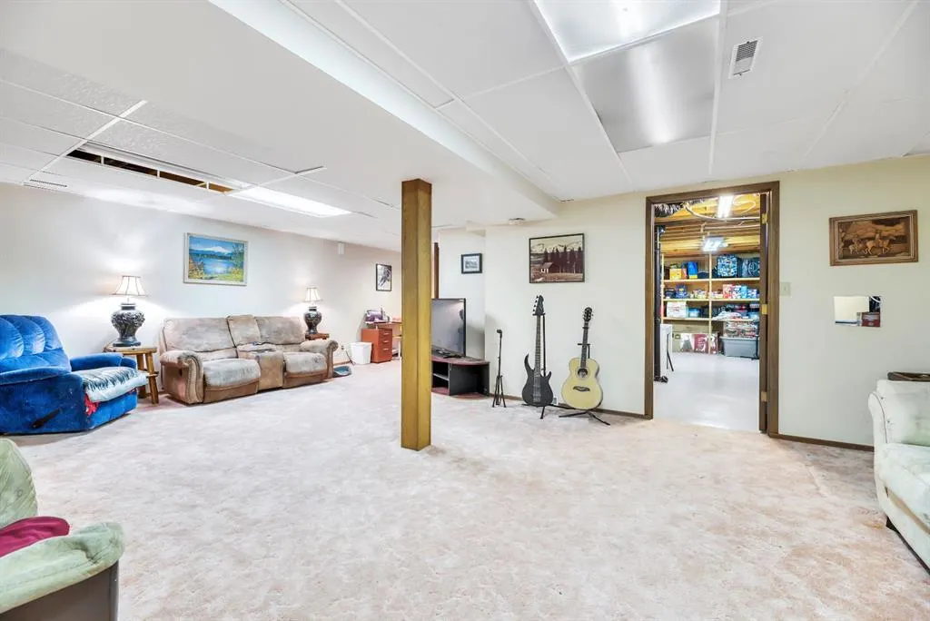 112 Young Crescent