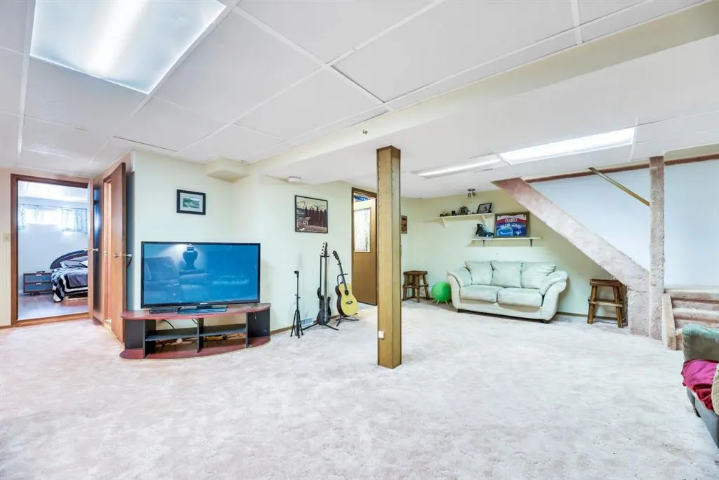 112 Young Crescent