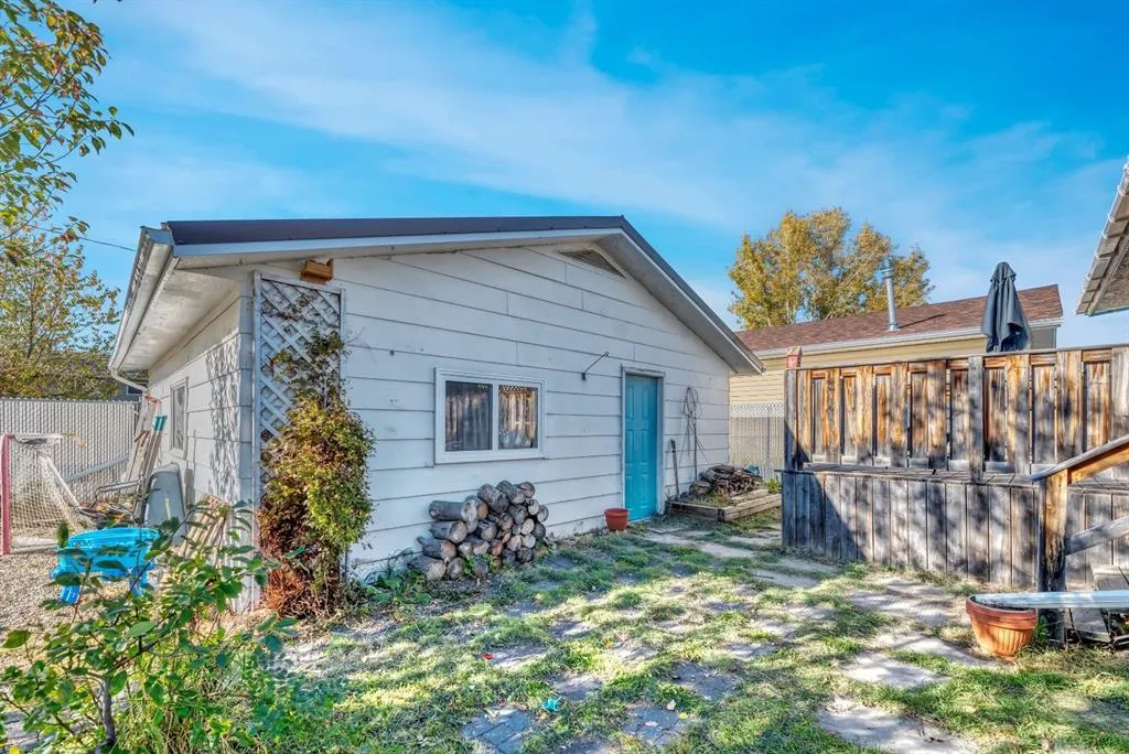 112 Young Crescent
