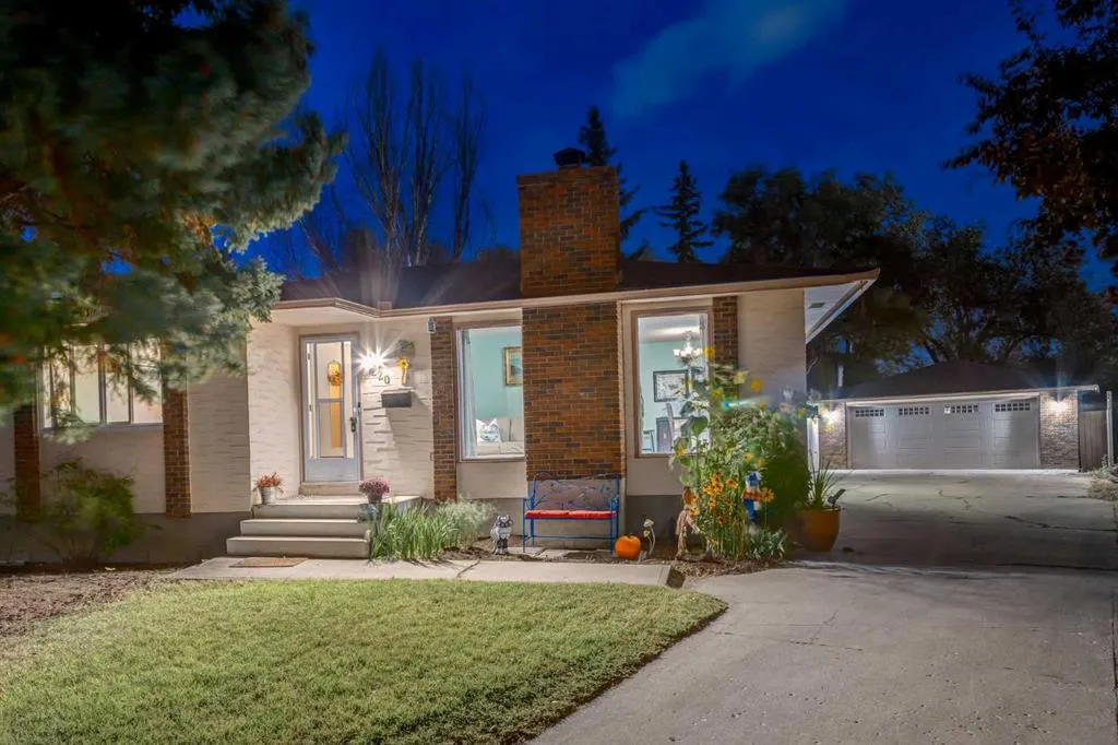 220 Oakridge Place SW