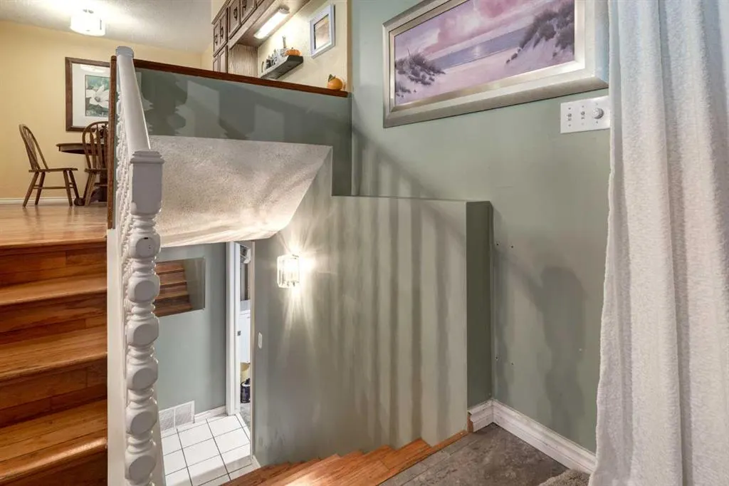220 Oakridge Place SW