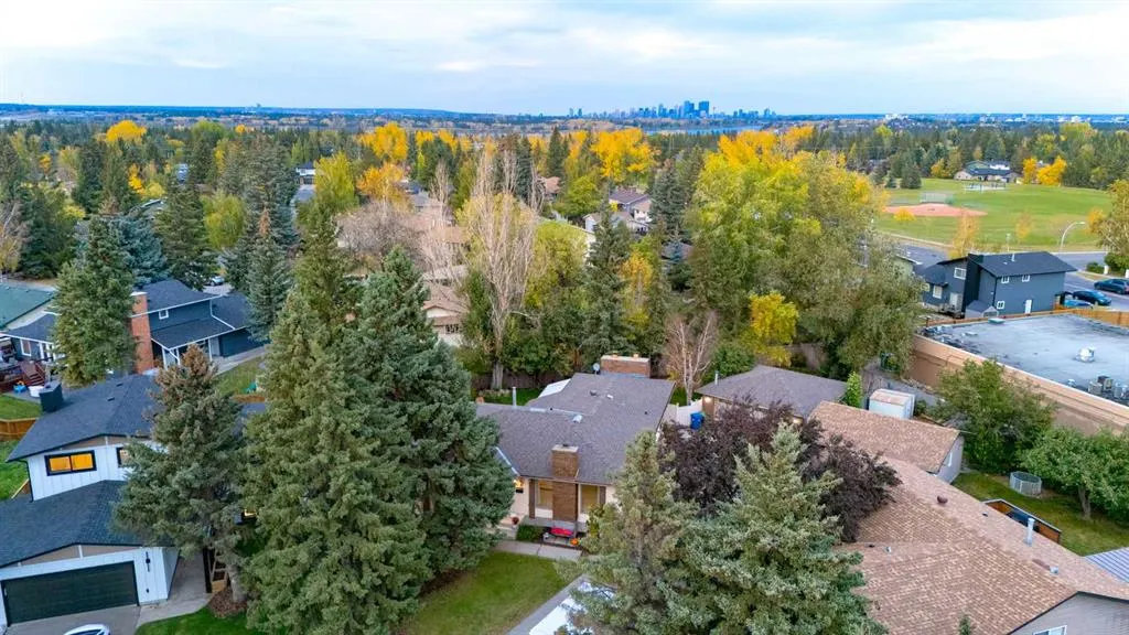 220 Oakridge Place SW