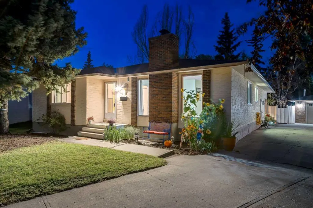 220 Oakridge Place SW