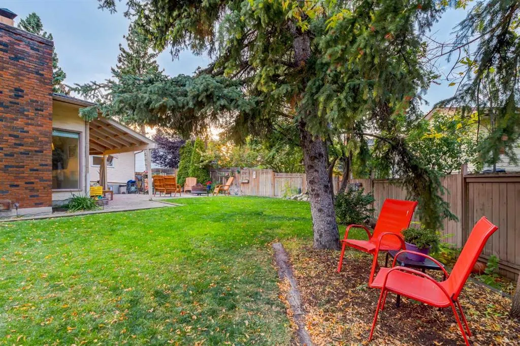 220 Oakridge Place SW