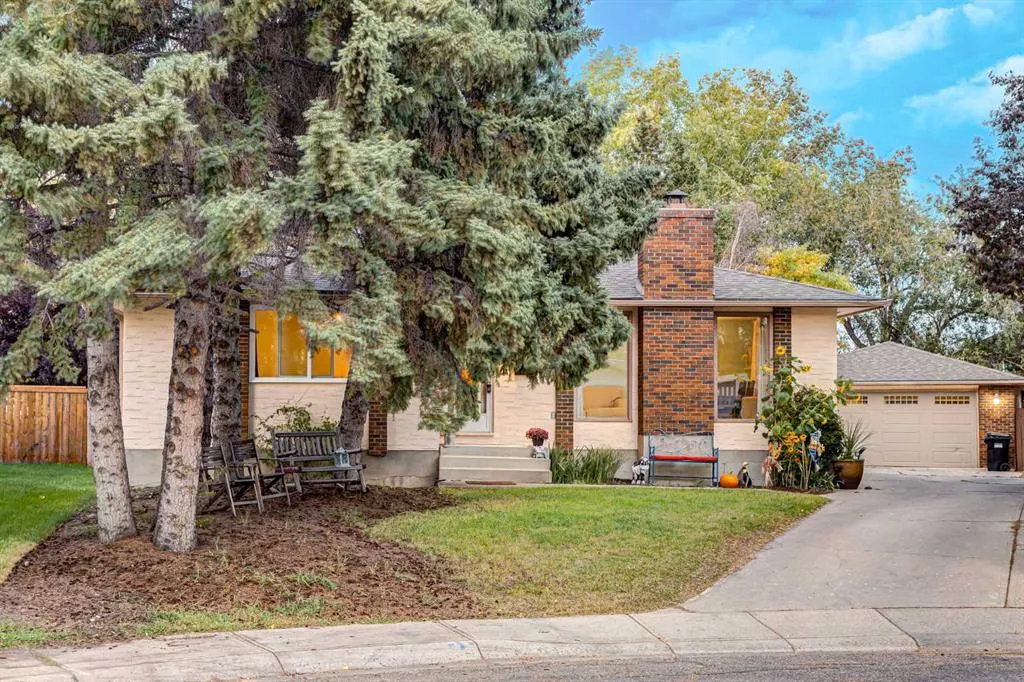 220 Oakridge Place SW