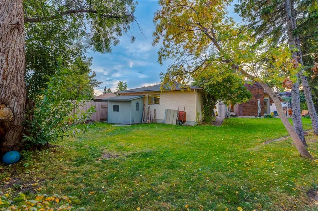 220 Oakridge Place SW