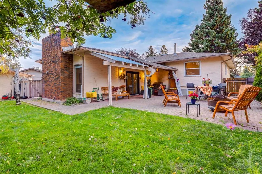 220 Oakridge Place SW