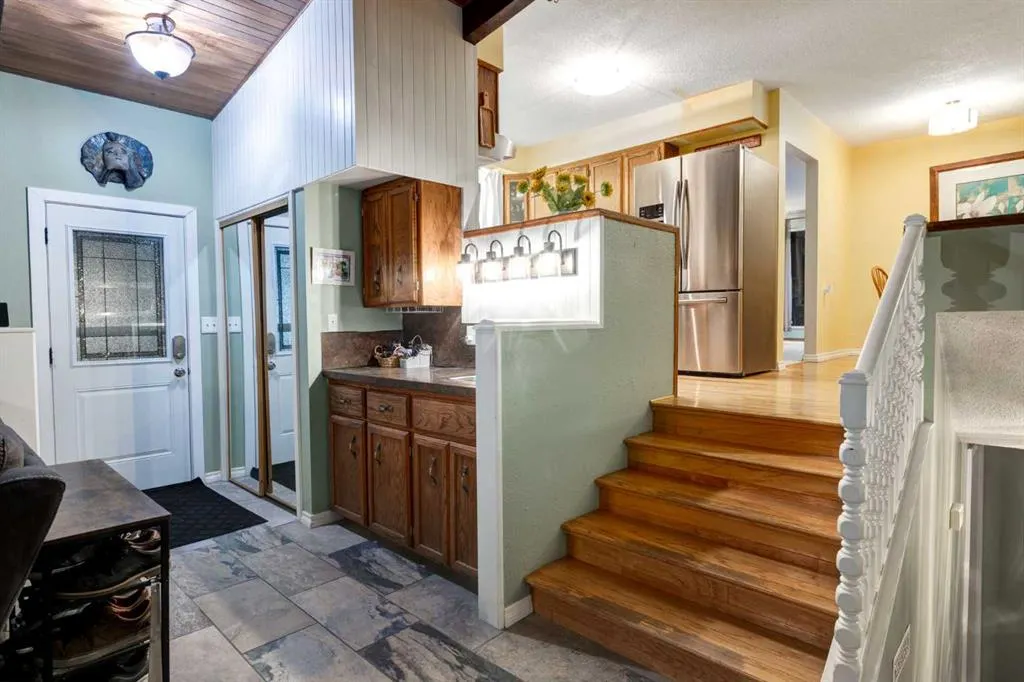 220 Oakridge Place SW