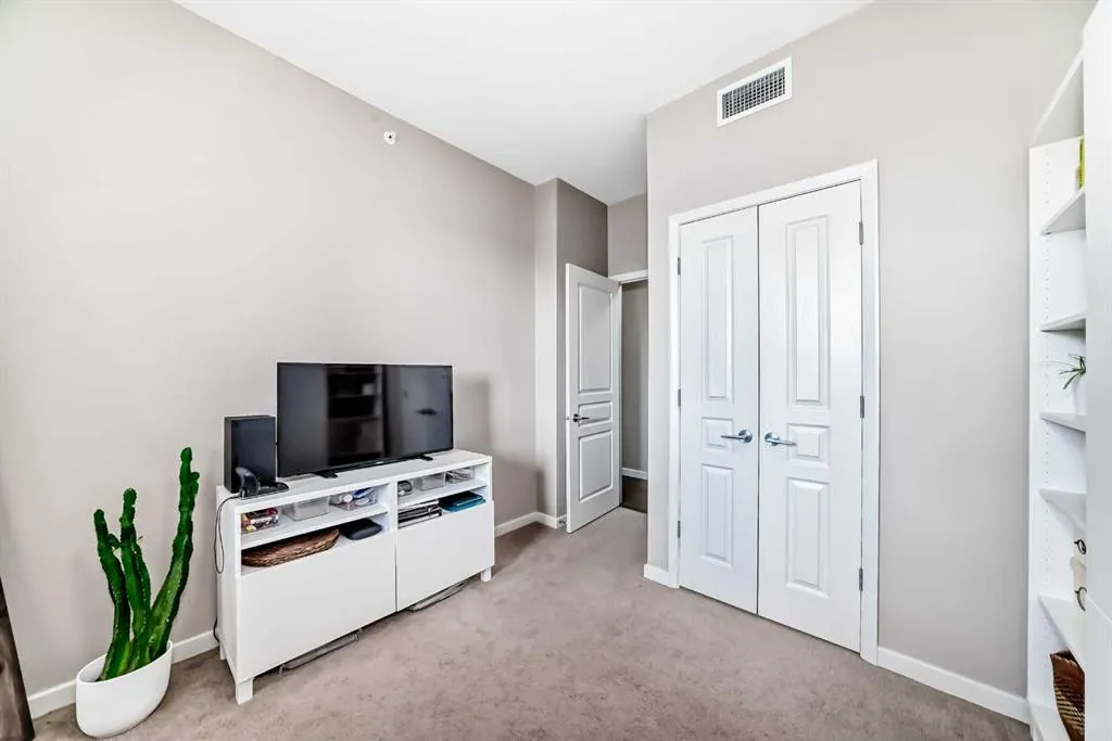 1320 1 Street SE, #1207