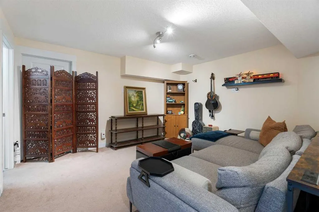4709 17 Avenue NW, #2