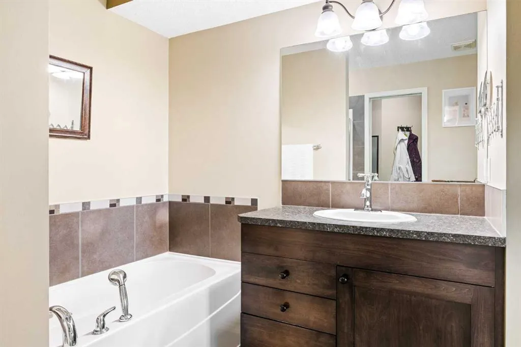 16 Tuscany Ravine Court NW