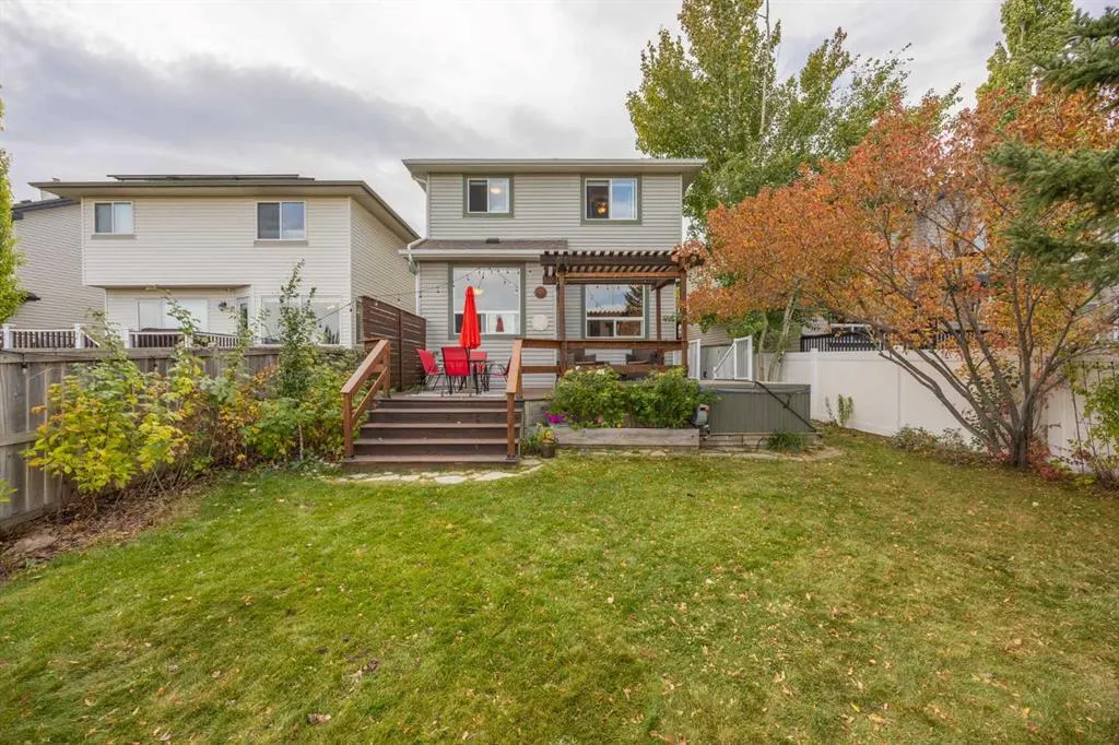 16 Tuscany Ravine Court NW