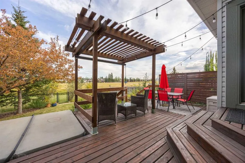 16 Tuscany Ravine Court NW