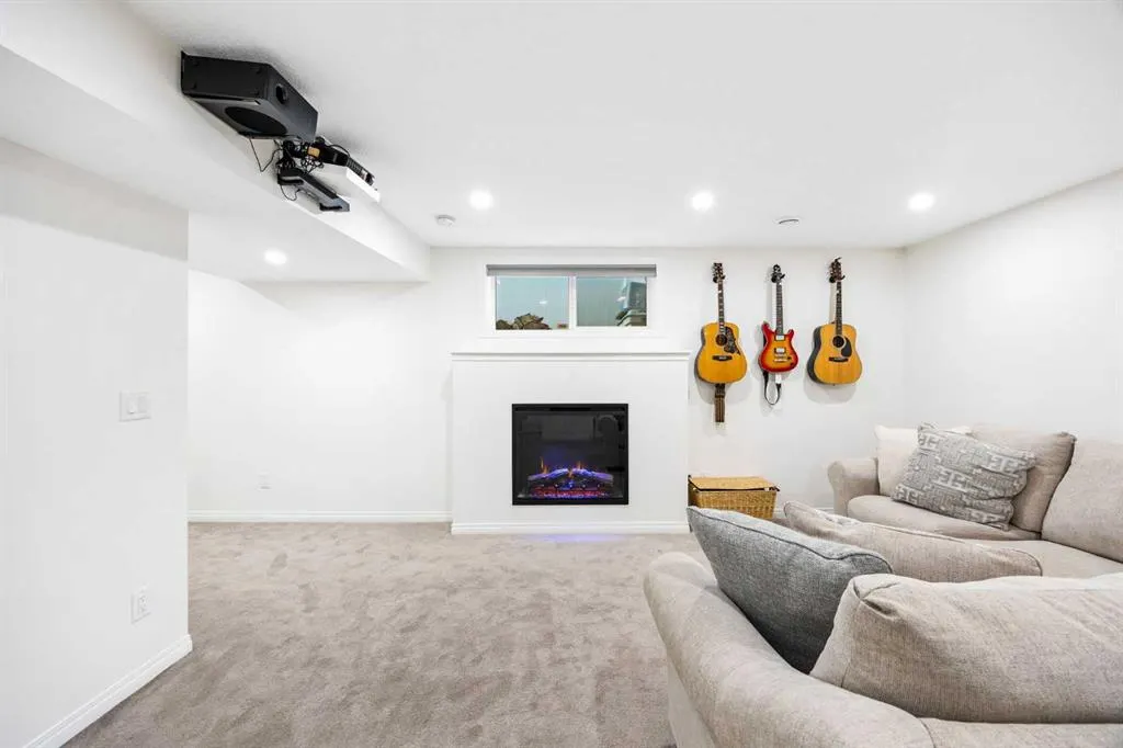 16 Tuscany Ravine Court NW