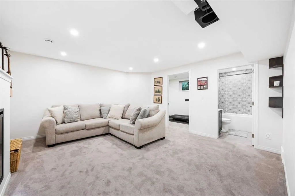 16 Tuscany Ravine Court NW