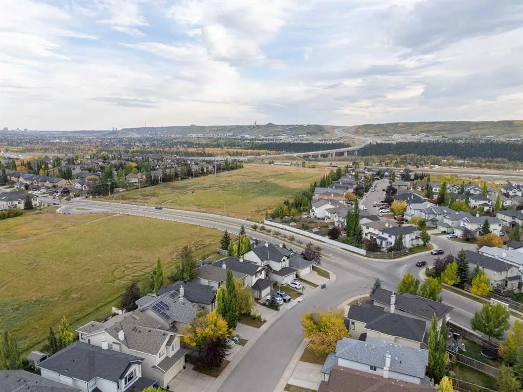 16 Tuscany Ravine Court NW