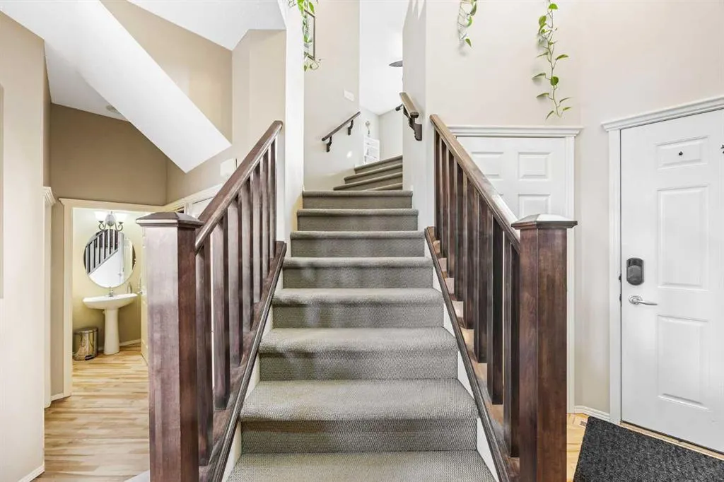 16 Tuscany Ravine Court NW
