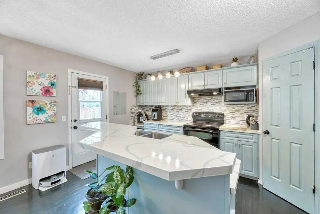 331 Citadel Drive NW
