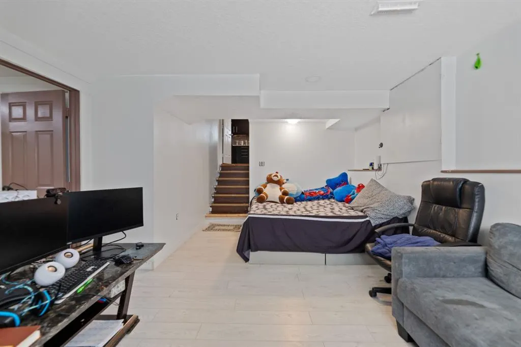 20 Castlegrove Way NE