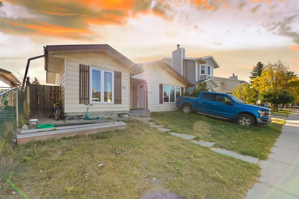 20 Castlegrove Way NE