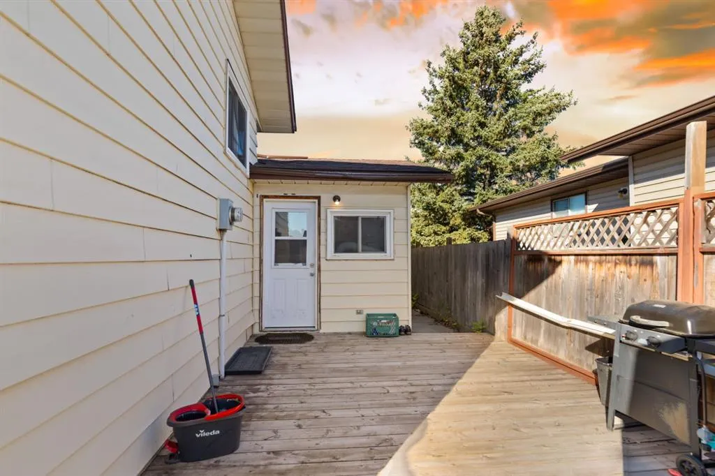 20 Castlegrove Way NE