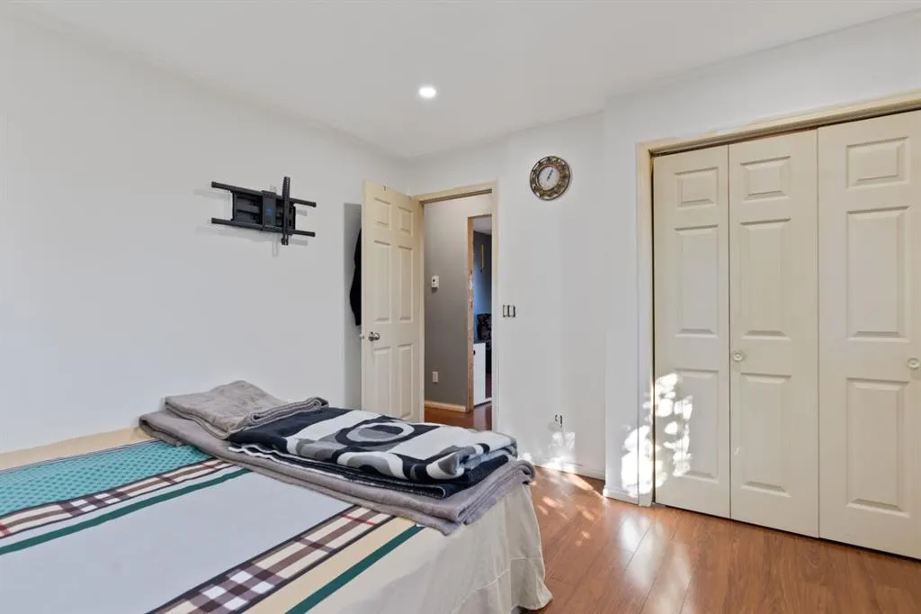 20 Castlegrove Way NE