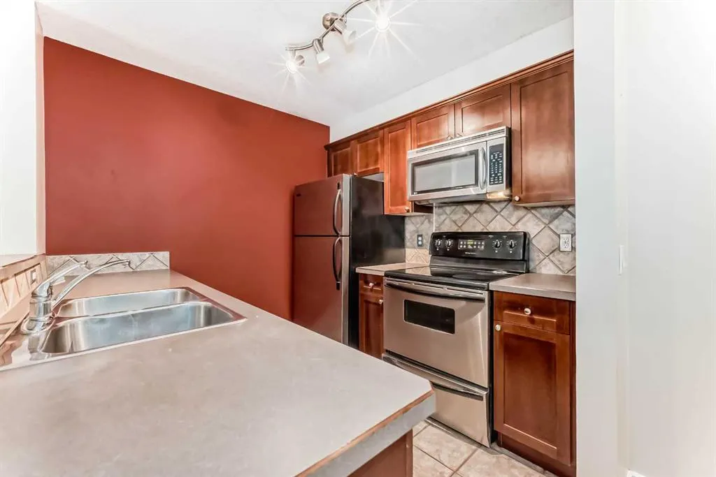 420 3 Avenue NE, #204
