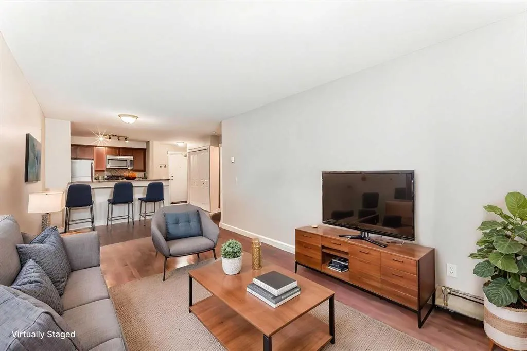 420 3 Avenue NE, #204