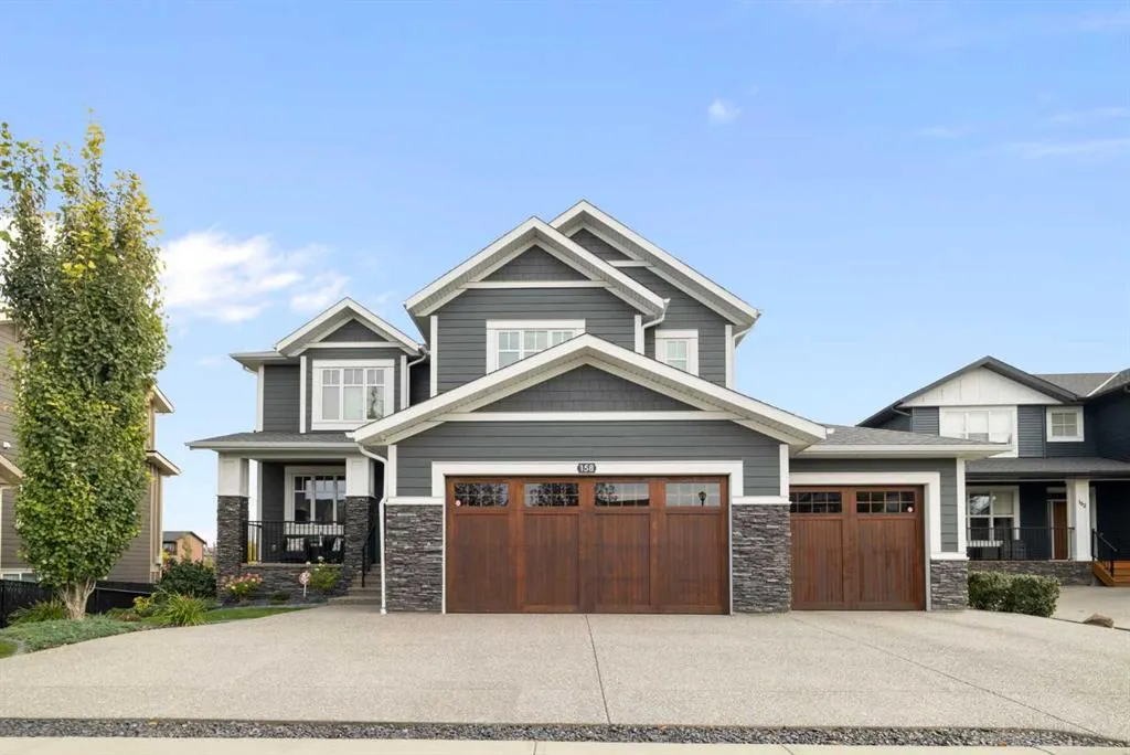 158 Canoe Crescent SW