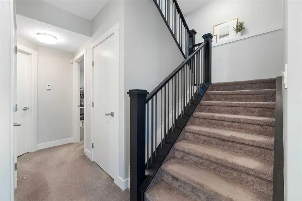 158 Canoe Crescent SW