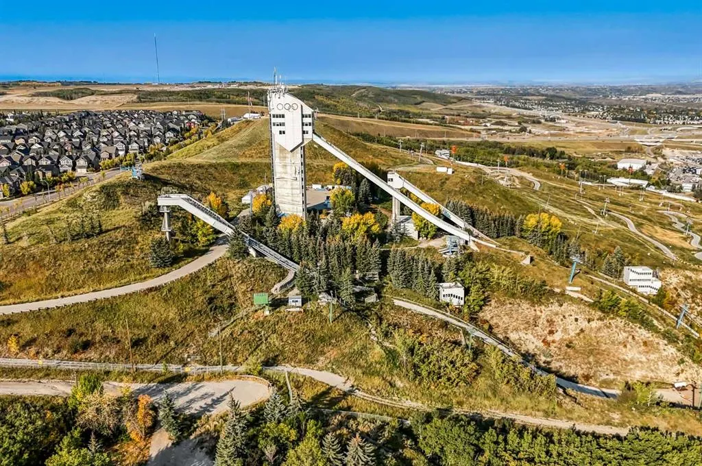 1 Cougarstone Villas SW