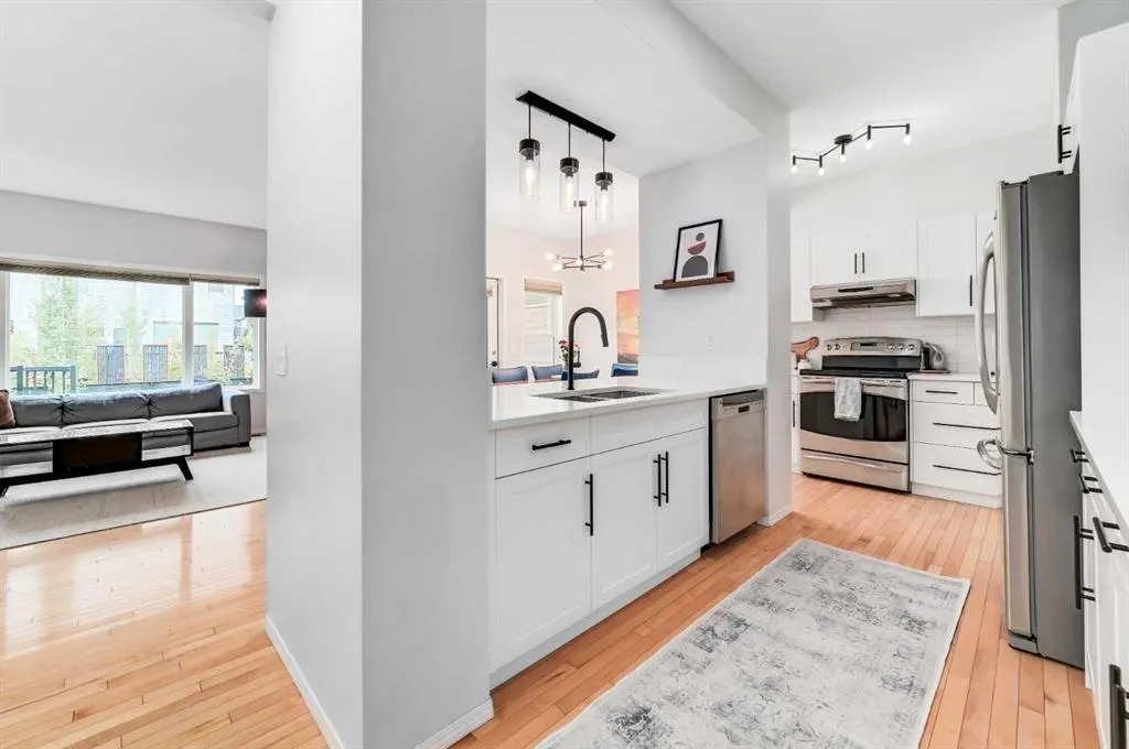 1 Cougarstone Villas SW