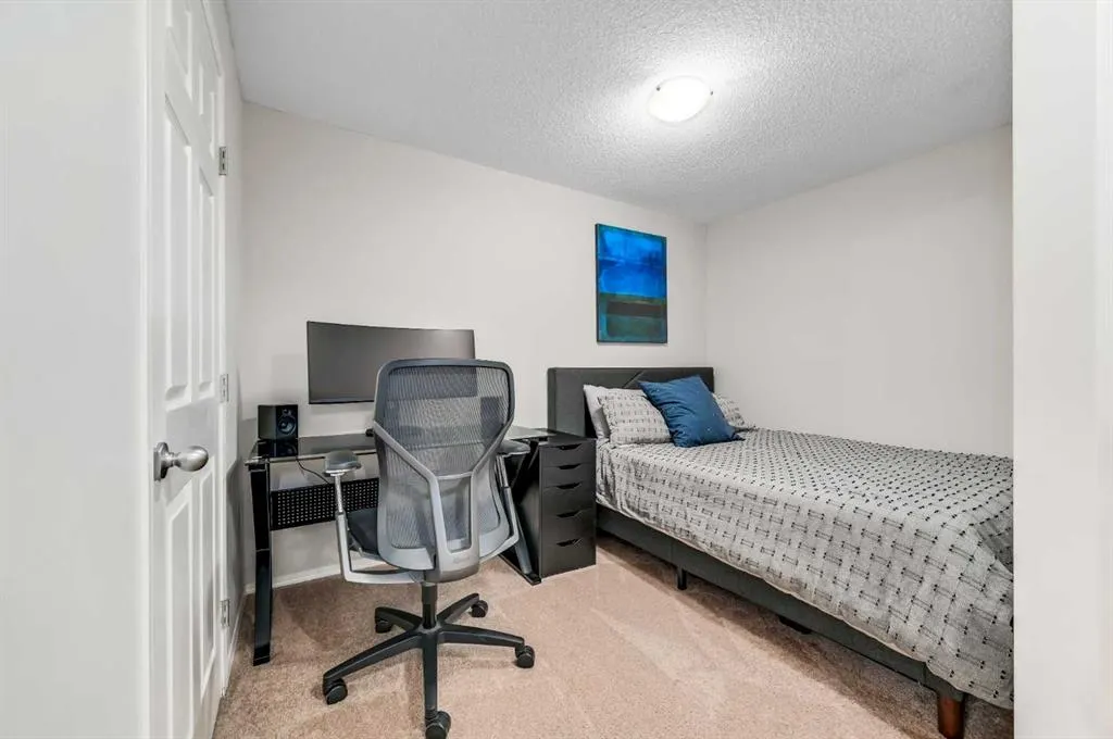 1 Cougarstone Villas SW