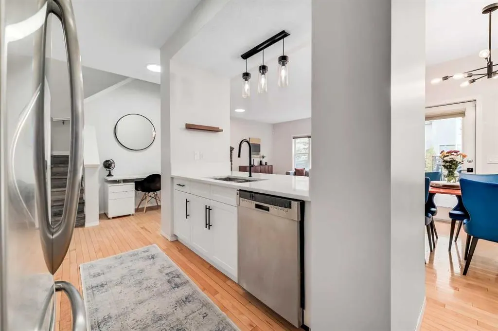 1 Cougarstone Villas SW