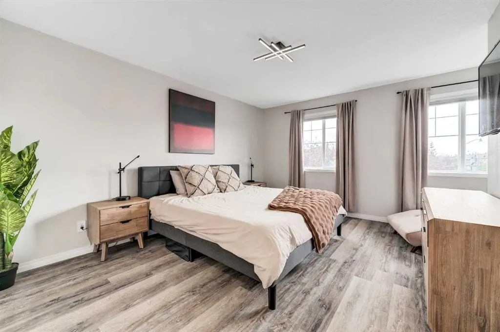 1 Cougarstone Villas SW
