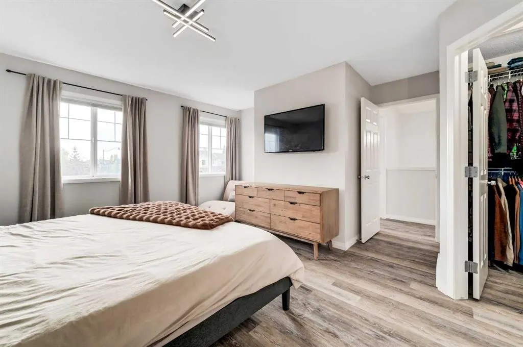1 Cougarstone Villas SW