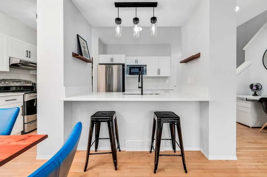 1 Cougarstone Villas SW