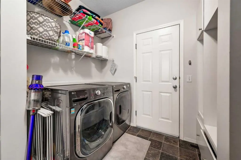 1 Cougarstone Villas SW
