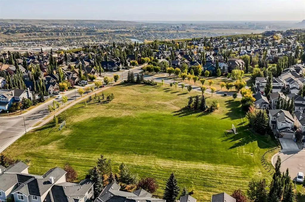 1 Cougarstone Villas SW