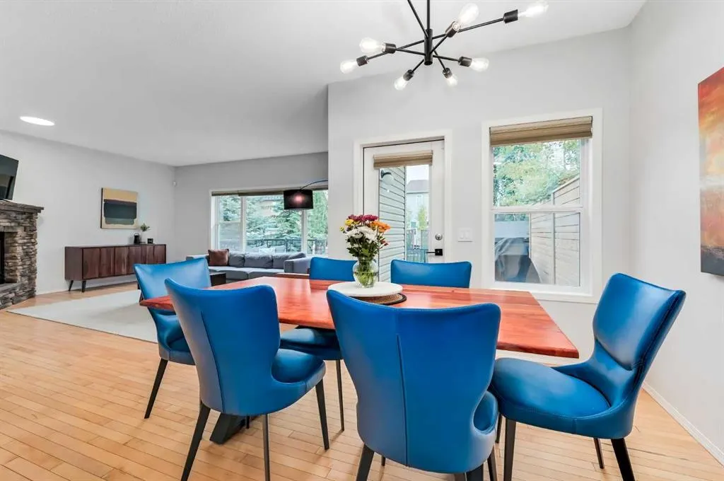 1 Cougarstone Villas SW
