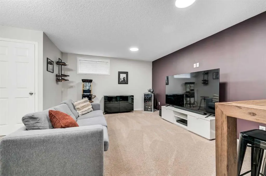 1 Cougarstone Villas SW