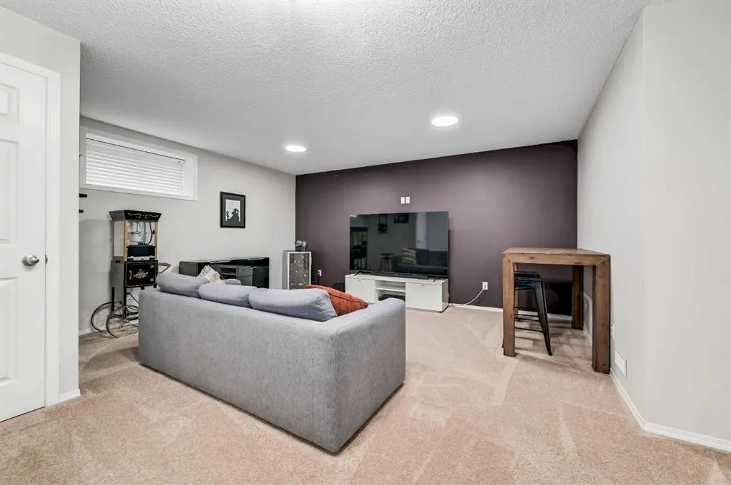 1 Cougarstone Villas SW