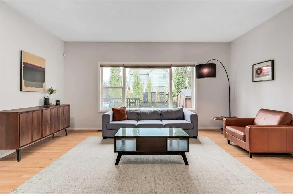 1 Cougarstone Villas SW