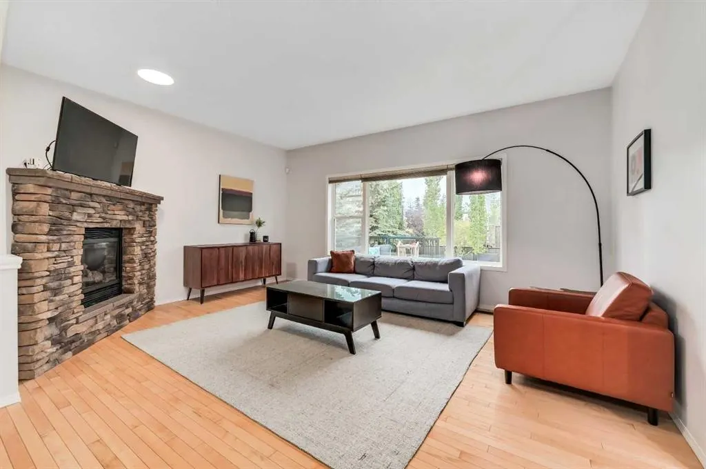 1 Cougarstone Villas SW