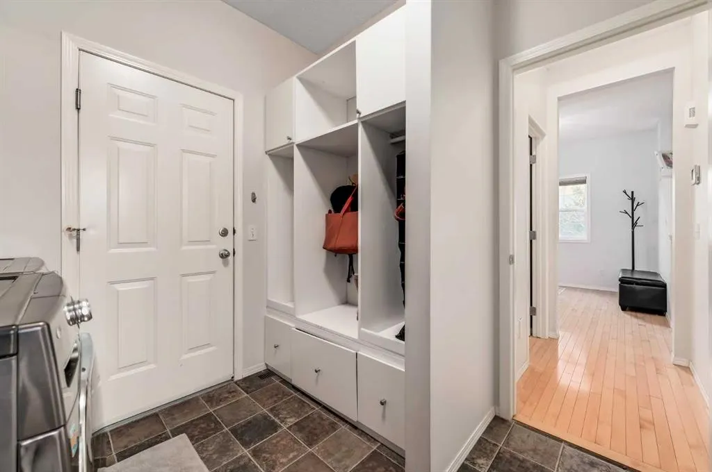 1 Cougarstone Villas SW