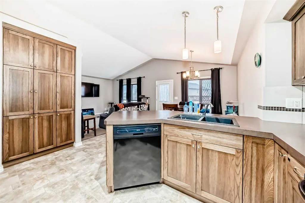 126 Viscount Drive