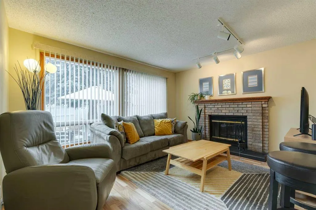 152 Sandstone Road NW